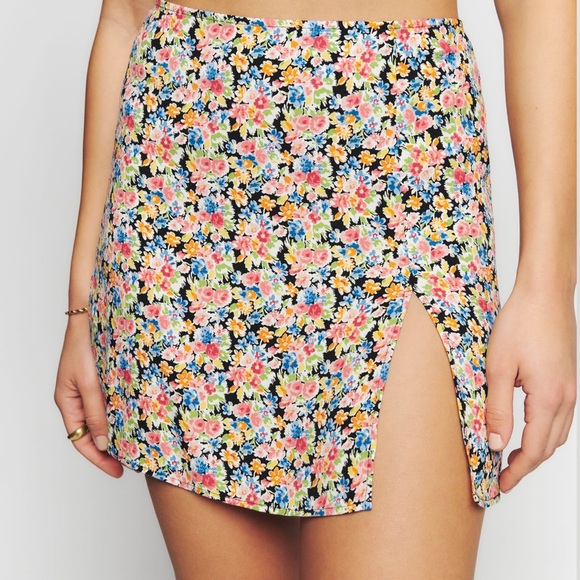 Reformation Dresses & Skirts - Margot skirt from Reformation - trip pattern - size 8